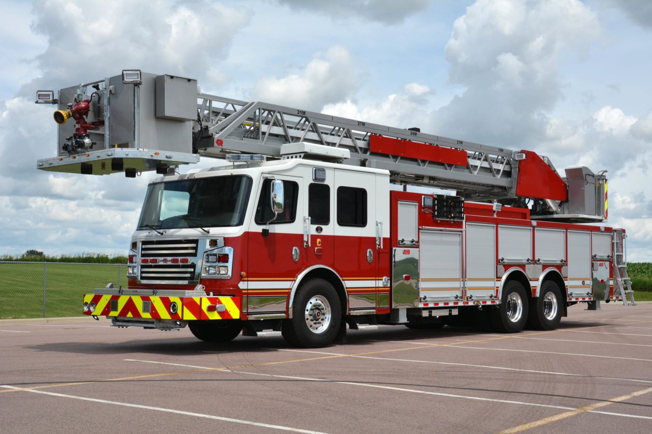 Aerial fire truck (3)