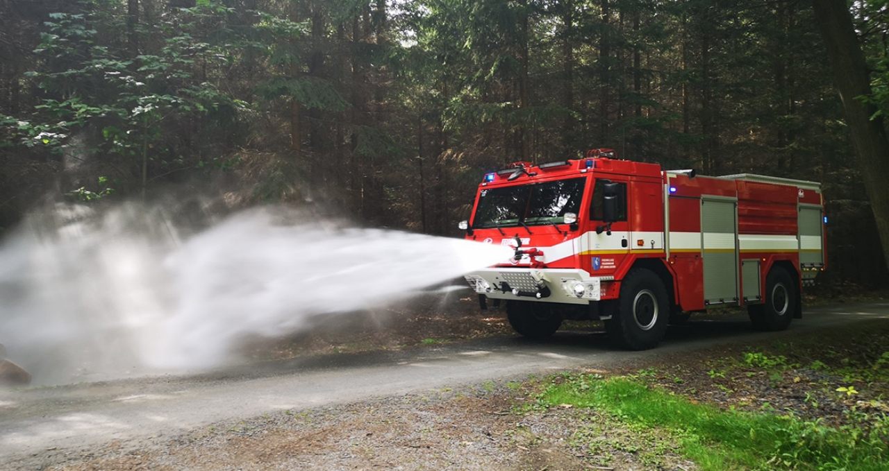 Foam transfer fire truck (2)