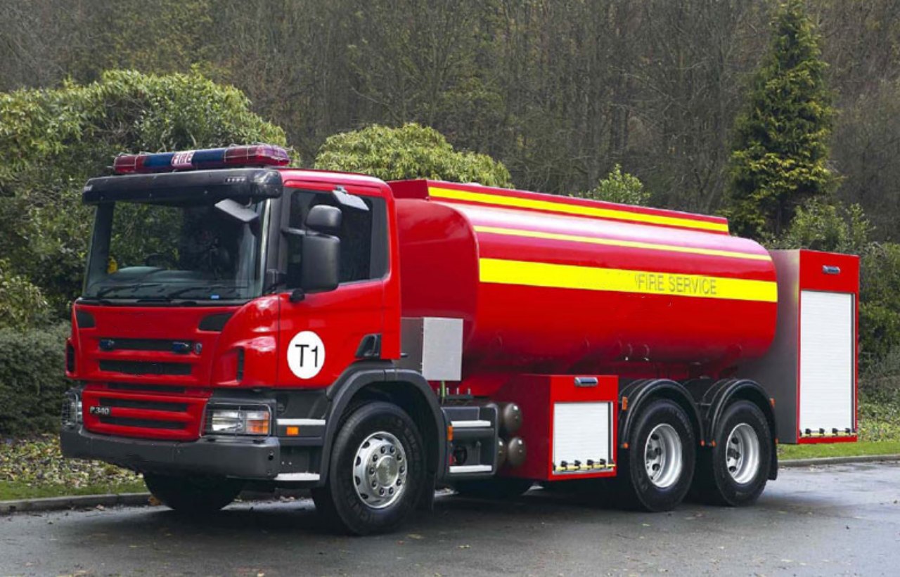 Water bowser fire truck