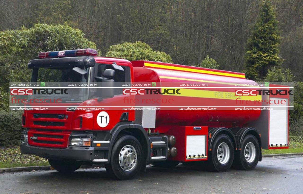 Water bowser fire truck