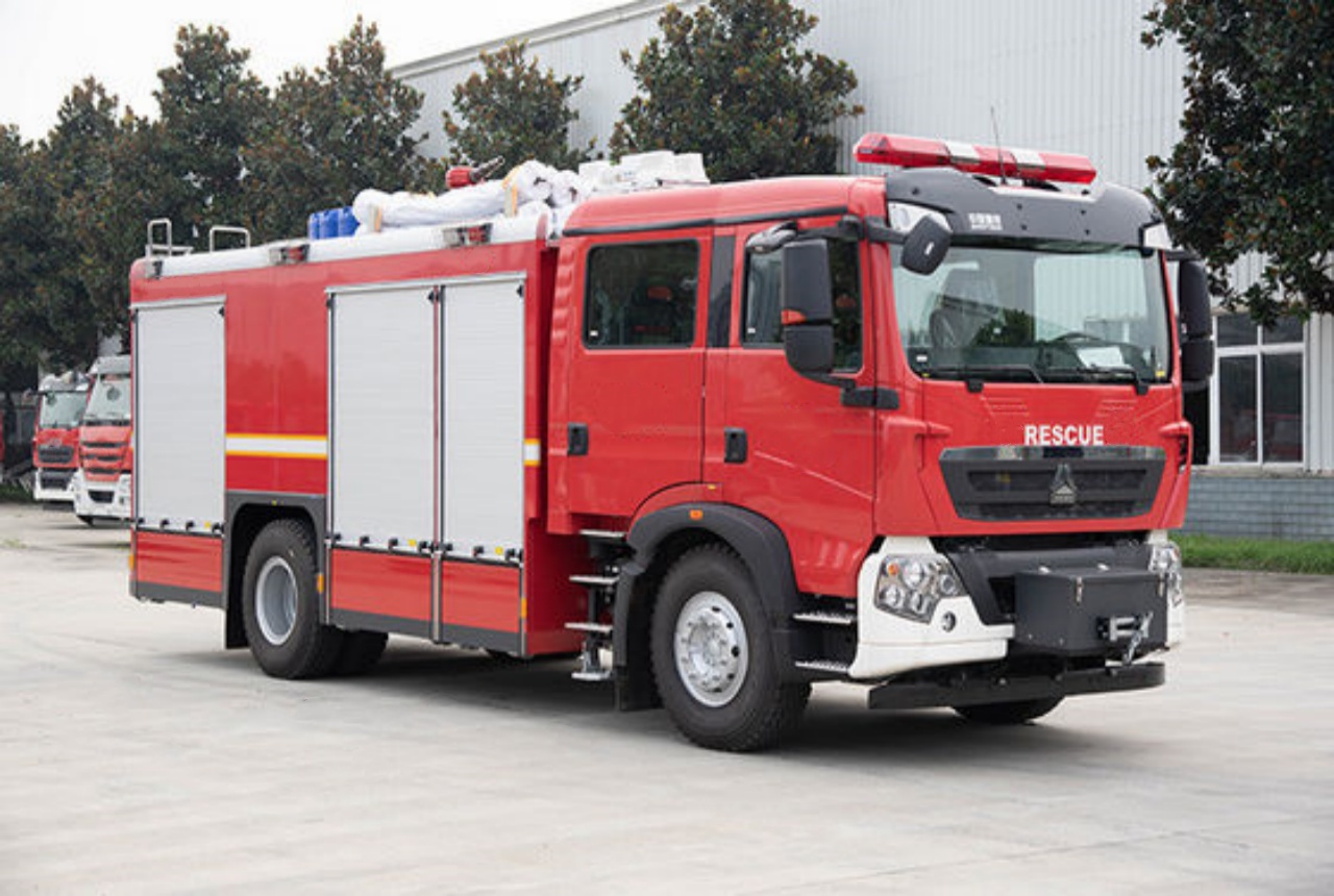 HOWO 6000 Liters CAFS Fire Fighting Truck (2) HOWO 6000 Liters CAFS Fire Fighting Truck (2)