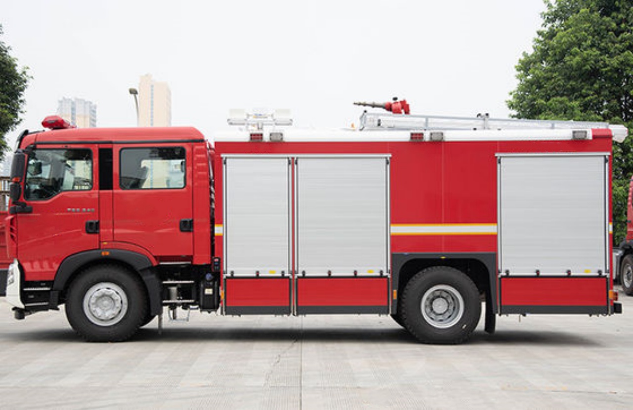 HOWO 6000 Liters CAFS Fire Fighting Truck (3) HOWO 6000 Liters CAFS Fire Fighting Truck (3)