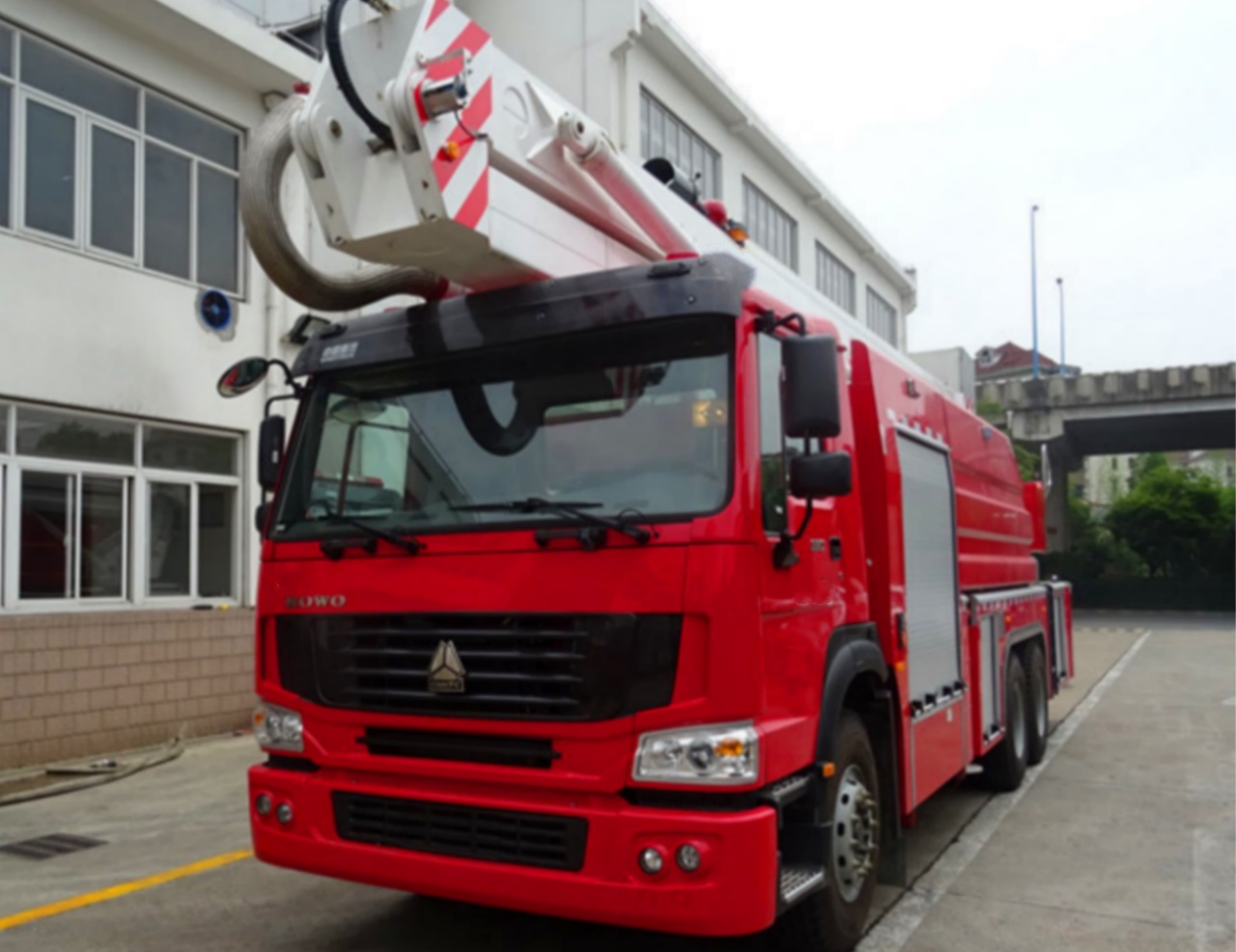 HOWO 32M Water Foam Tower Fire Truck