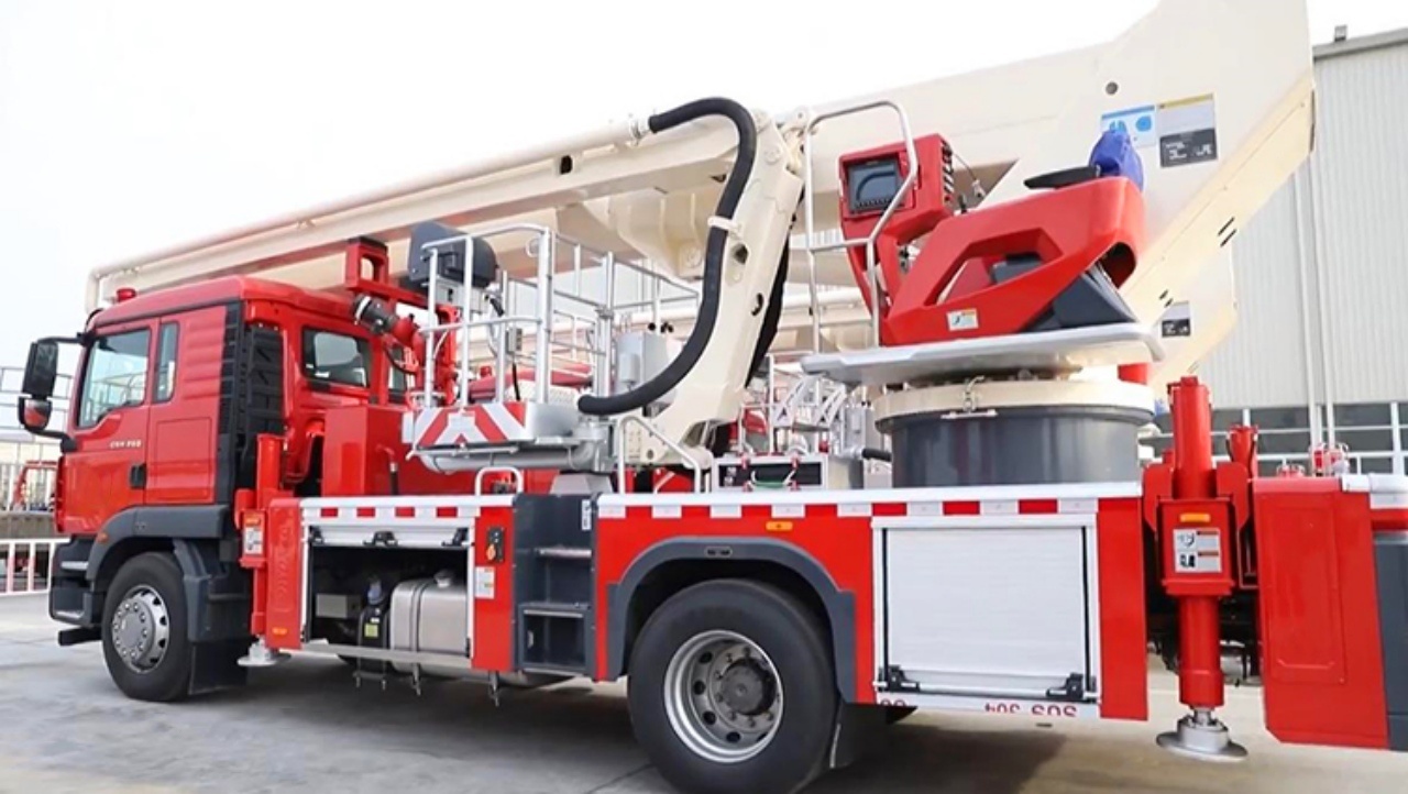 MAN 32M Aerial Platform Fire Truck (2) MAN 32M Aerial Platform Fire Truck (2)