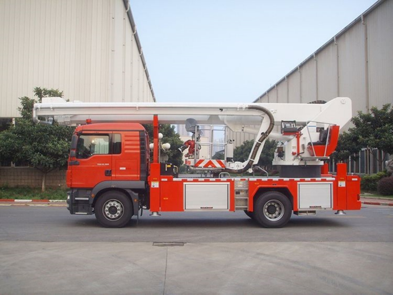 MAN 32M Aerial Platform Fire Truck (5) MAN 32M Aerial Platform Fire Truck (5)