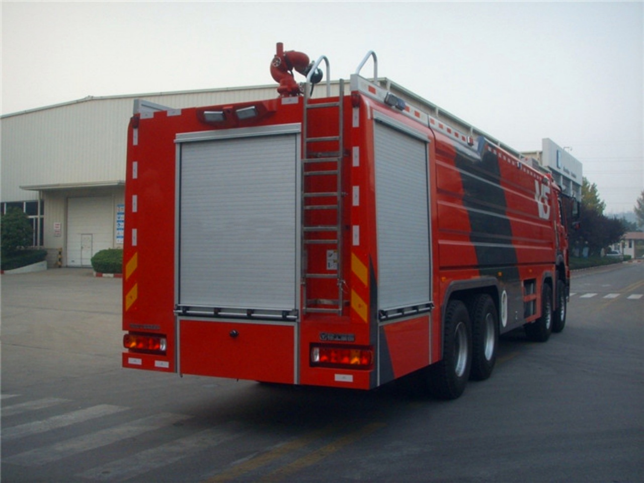 12 Wheelers 25Ton Foam Fire Engine (3) 12 Wheelers 25Ton Foam Fire Engine (3)