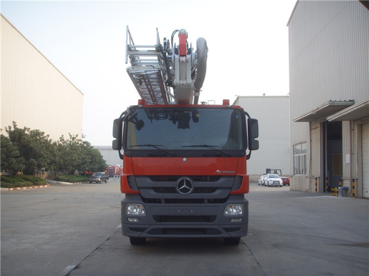 Benz 34M Aerial Platform Fire Truck (3)