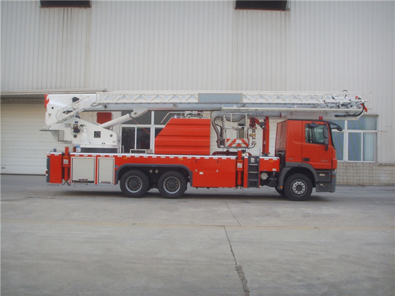 Benz 34M Aerial Platform Fire Truck (4)