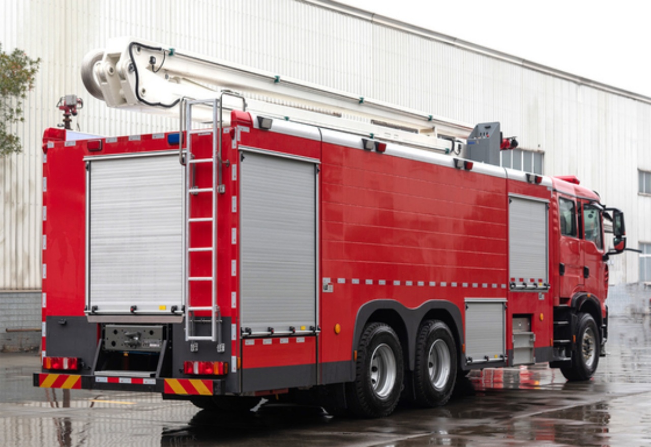 HOWO 20M Water Tower Fire Apparatus (3)