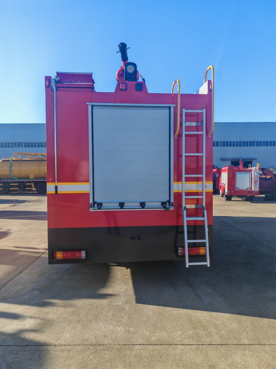 SHACMAN F3000 10000 Liters Water Fire Truck (4)