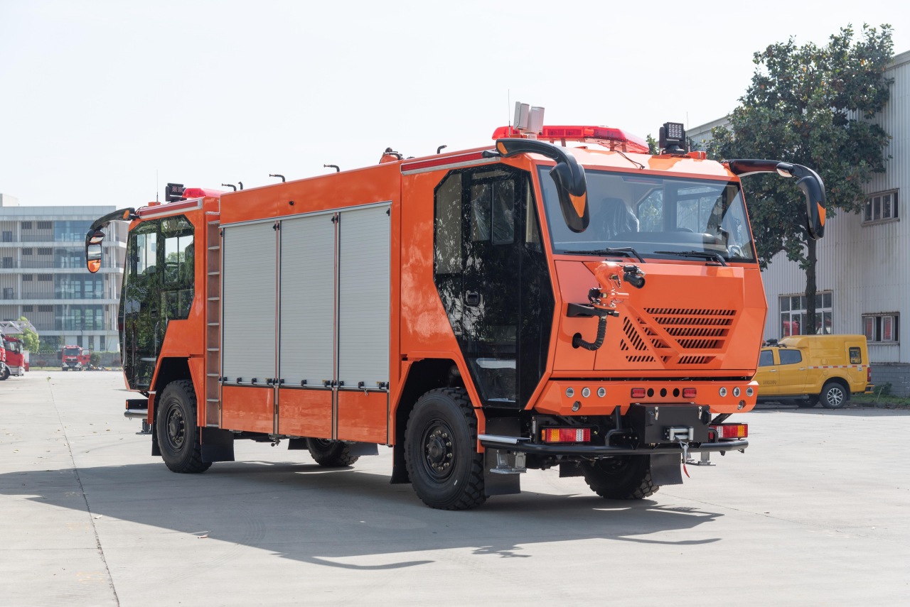 4000 Liters 4WD Bi-Directional Fire Truck (2)
