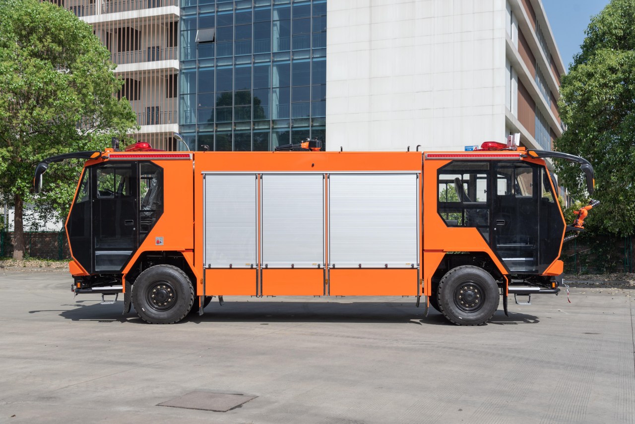 4000 Liters 4WD Bi-Directional Fire Truck (6) 4000 Liters 4WD Bi-Directional Fire Truck (6)