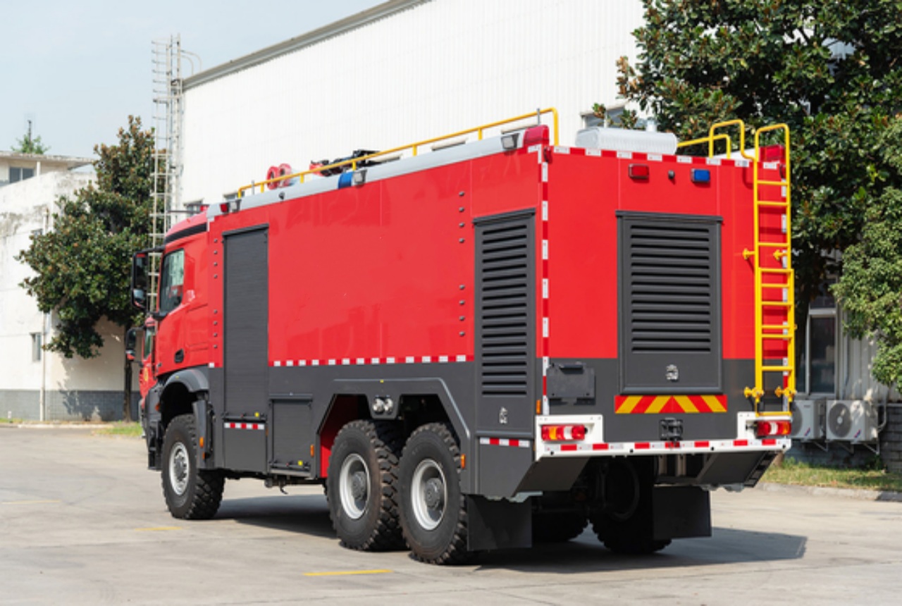 Benz 11000 Liters Airport Fire Fighting Truck (3)