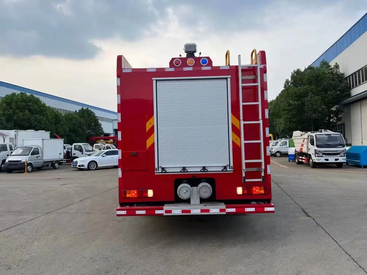 HOWO 25 CBM Pumper Fire Fighting Truck (6)