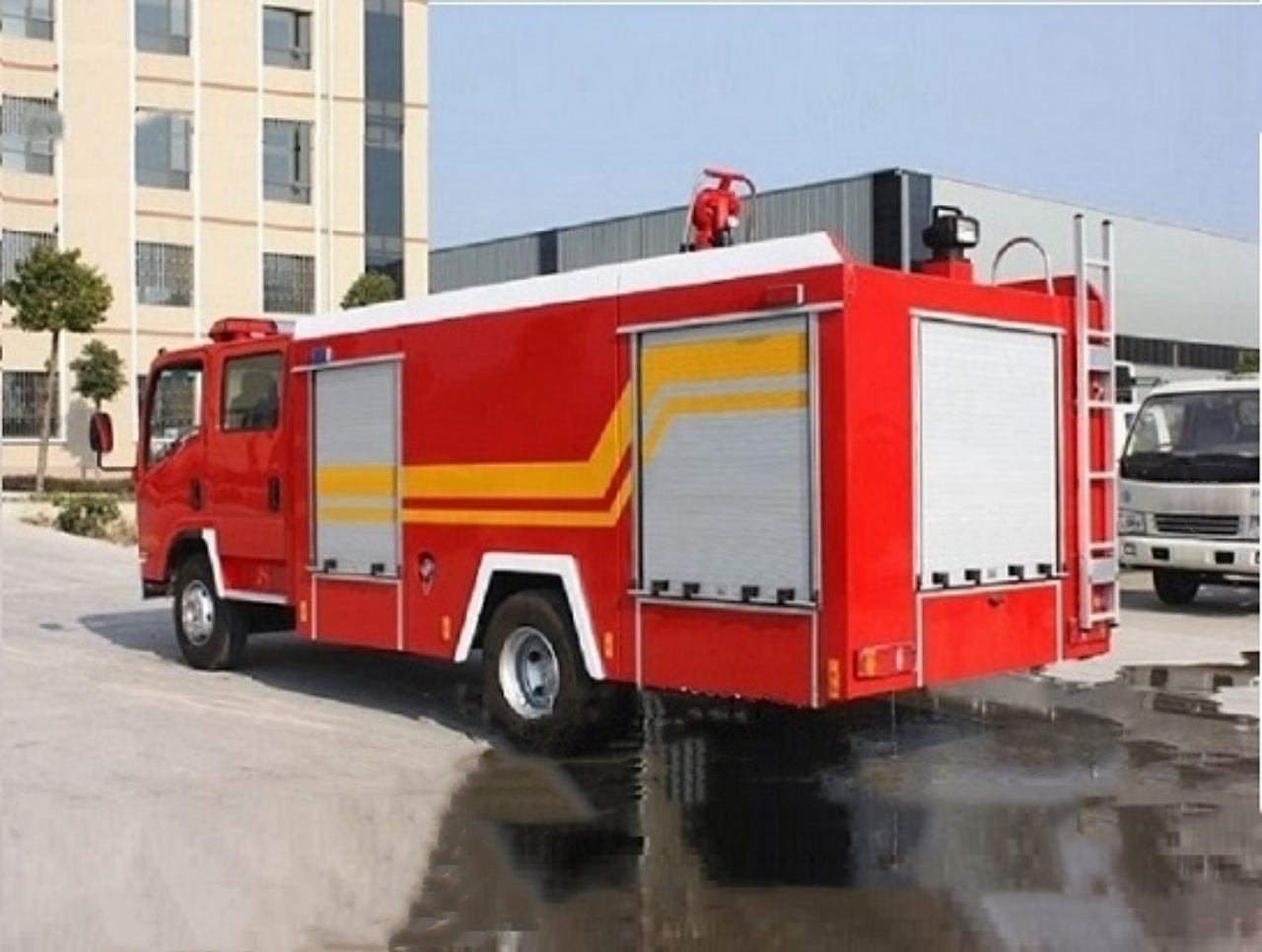 ISUZU 700P 3CBM Water Fire Truck (4)