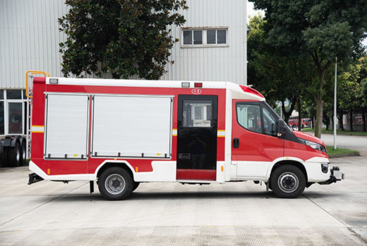IVECO 3000 Liters Small Water Fire Truck (3)