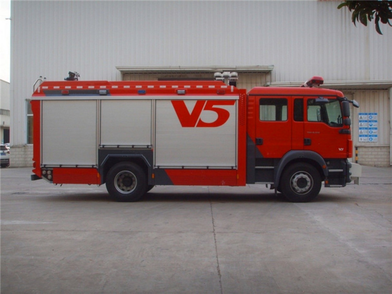 MAN 5Ton Water Foam Fire Truck (4)