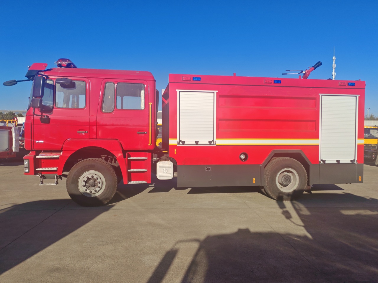 SHACMAN F3000 10000 Liters Water Fire Truck (3)