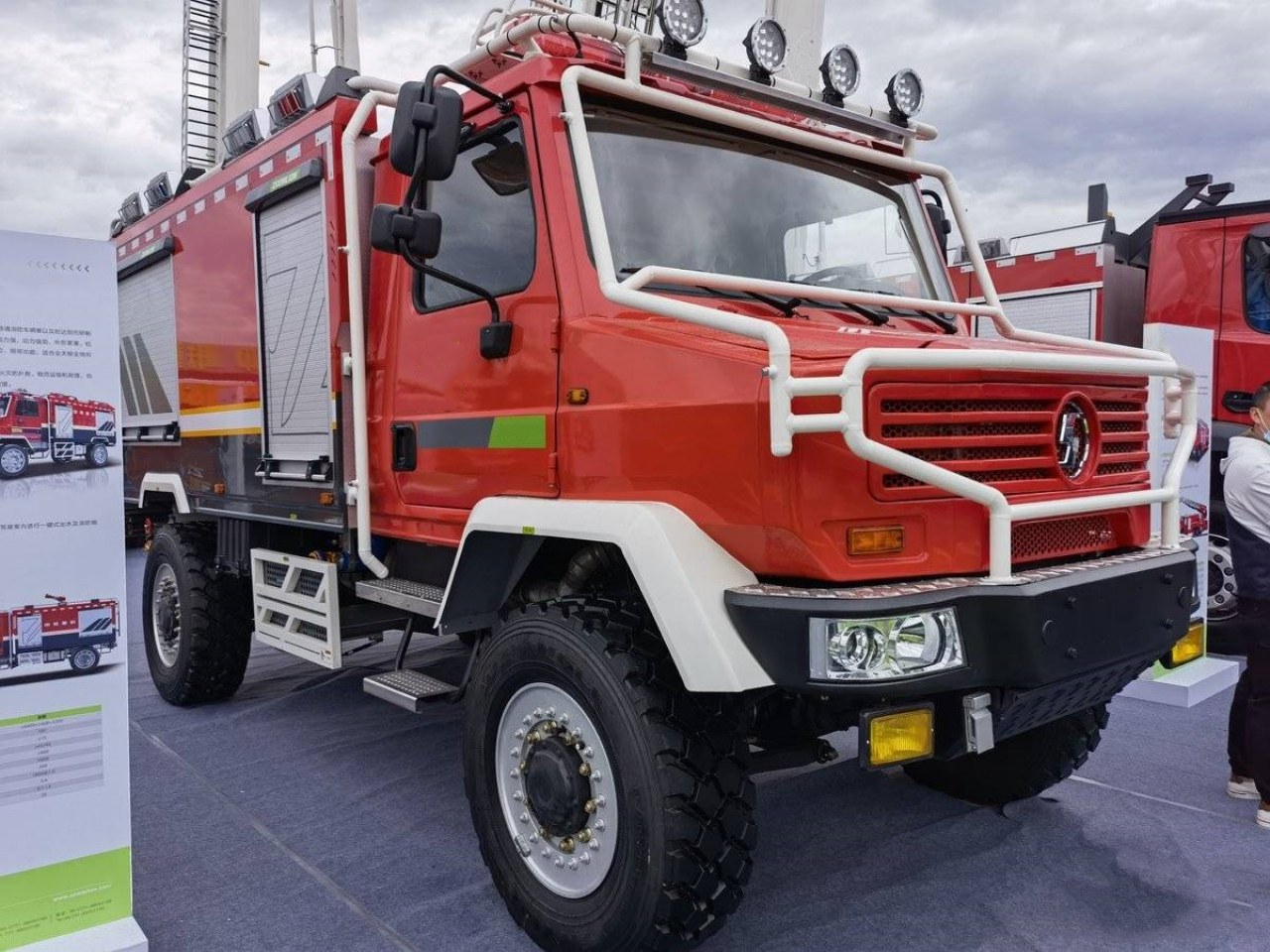 0.8Meter Wading Depth In-Depth Overview of the SHACMAN Wildland Fire Truck (12)