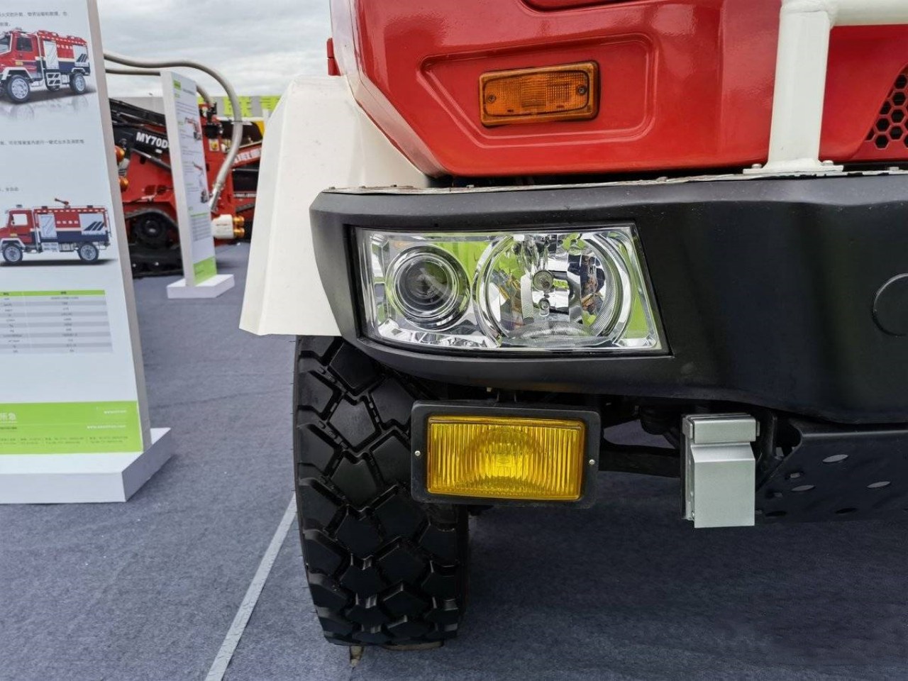 0.8Meter Wading Depth In-Depth Overview of the SHACMAN Wildland Fire Truck (2)