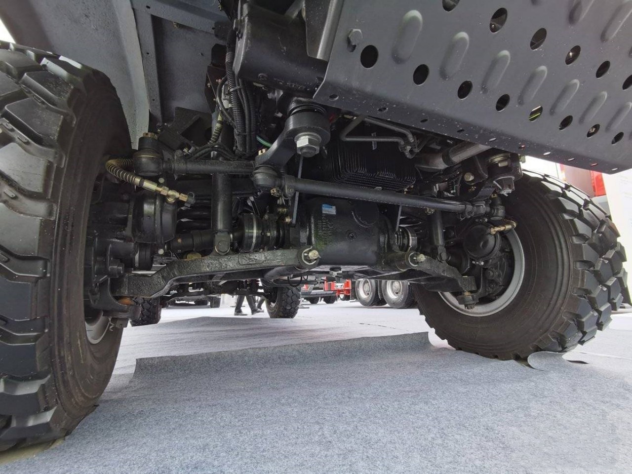 0.8Meter Wading Depth In-Depth Overview of the SHACMAN Wildland Fire Truck (3)