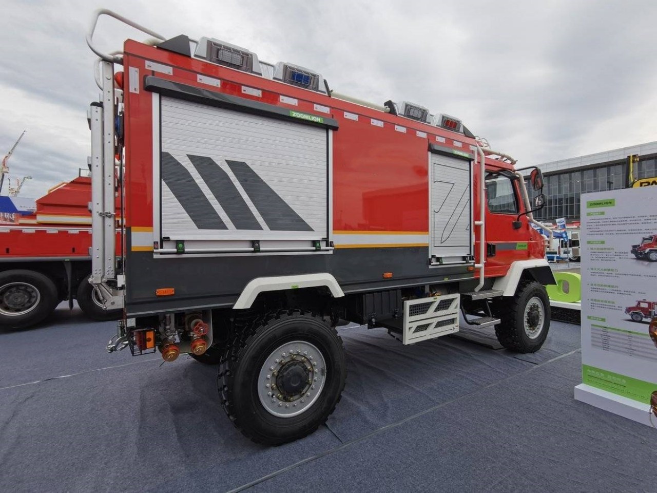 0.8Meter Wading Depth In-Depth Overview of the SHACMAN Wildland Fire Truck (7)