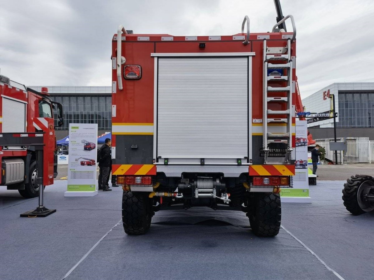 0.8Meter Wading Depth In-Depth Overview of the SHACMAN Wildland Fire Truck (9)