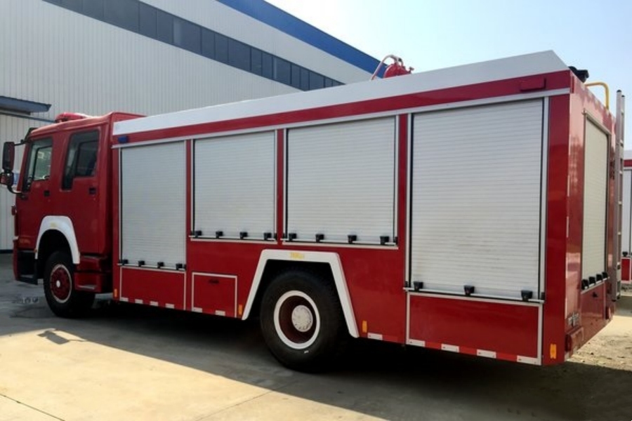 280-Horsepower 10-Liter Engine — HOWO 8-ton Single-Axle Water Tank Fire Truck! (2)