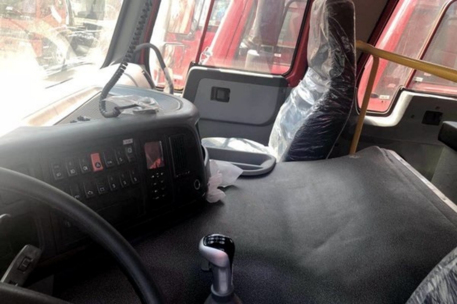 280-Horsepower 10-Liter Engine — HOWO 8-ton Single-Axle Water Tank Fire Truck! (8)