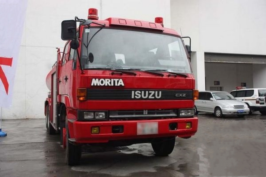 A Legacy of Its Era — ISUZU CXZ Morita Water Tank Fire Truck (2)