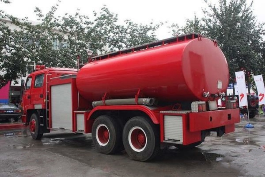 A Legacy of Its Era — ISUZU CXZ Morita Water Tank Fire Truck (4)