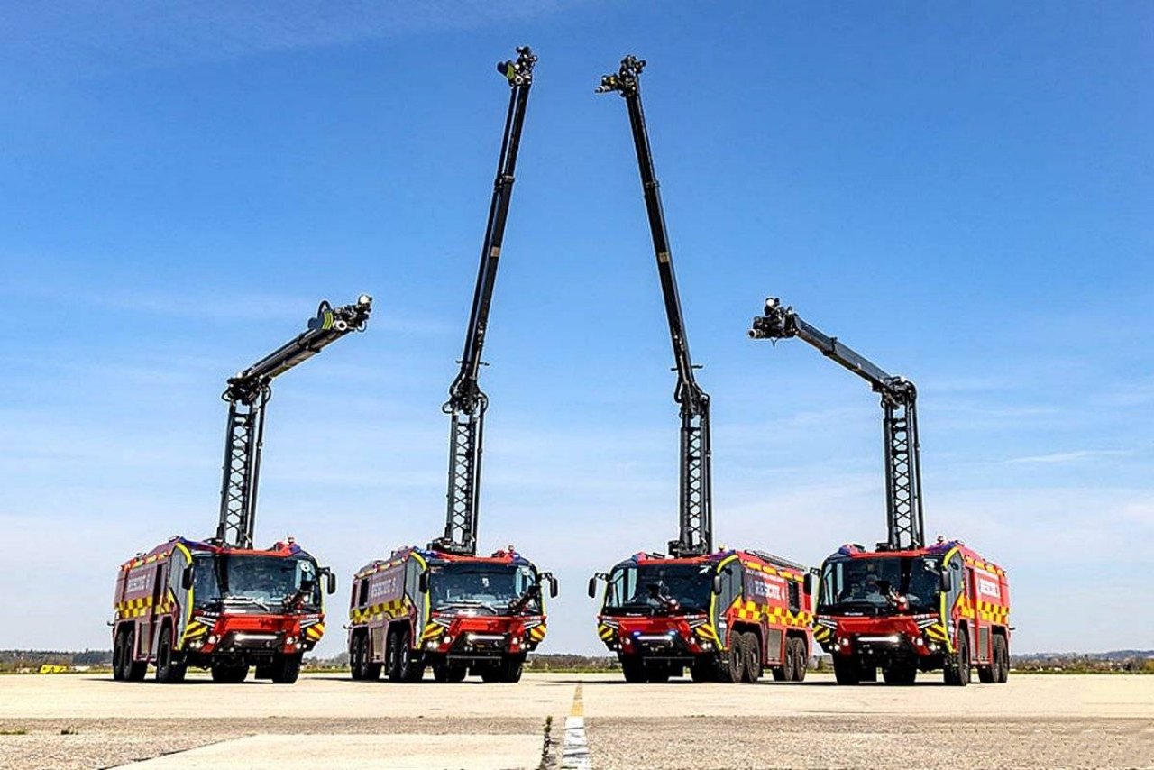 Airport Rescue Fire Fighting Truck (11)