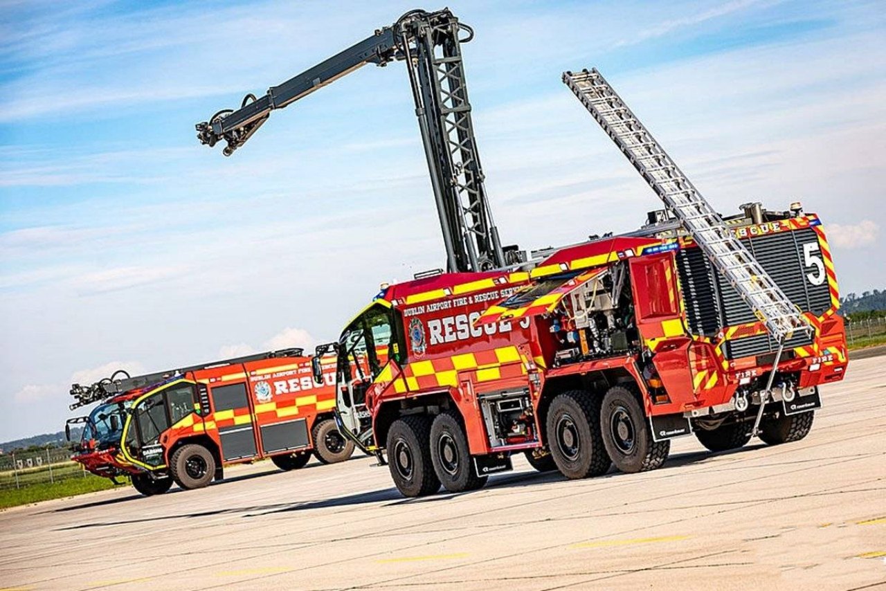 Airport Rescue Fire Fighting Truck (12)