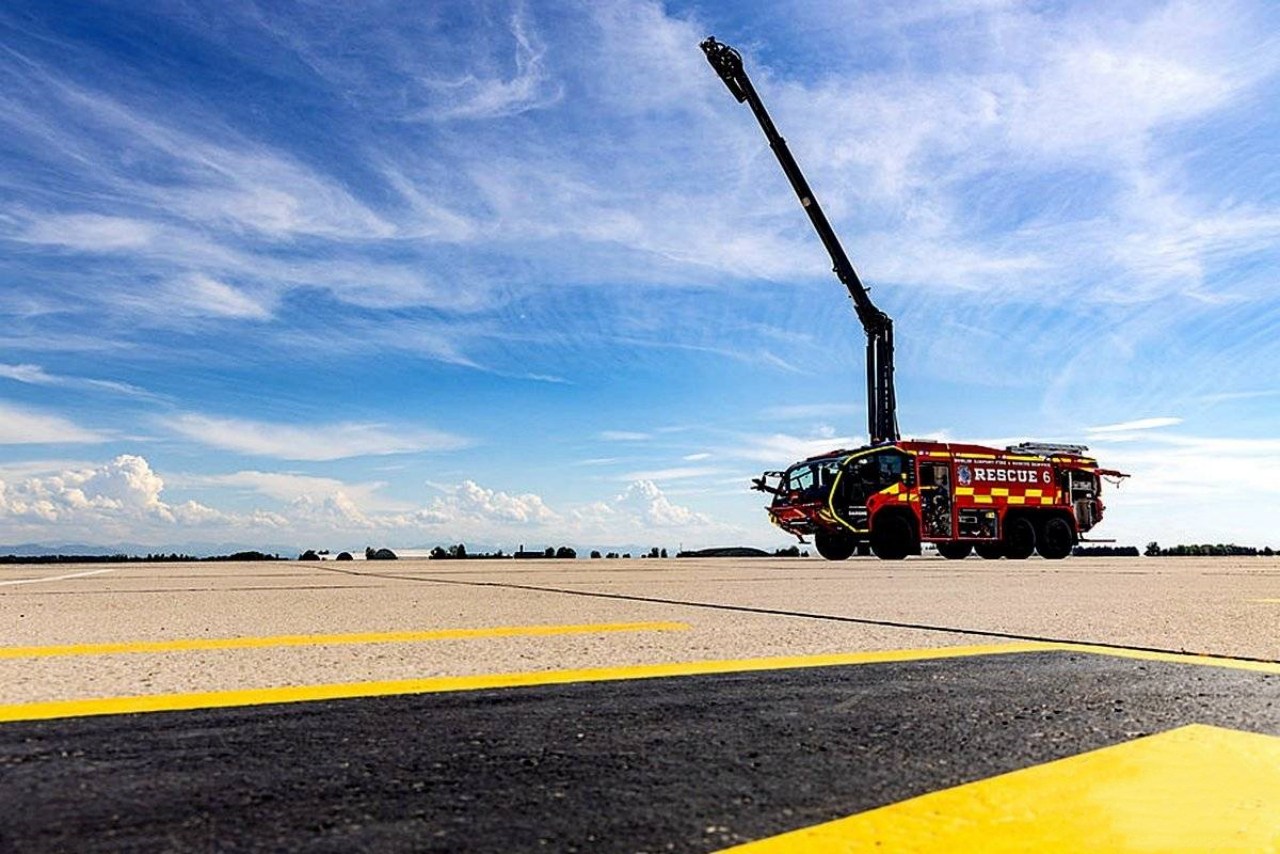 Airport Rescue Fire Fighting Truck (16)