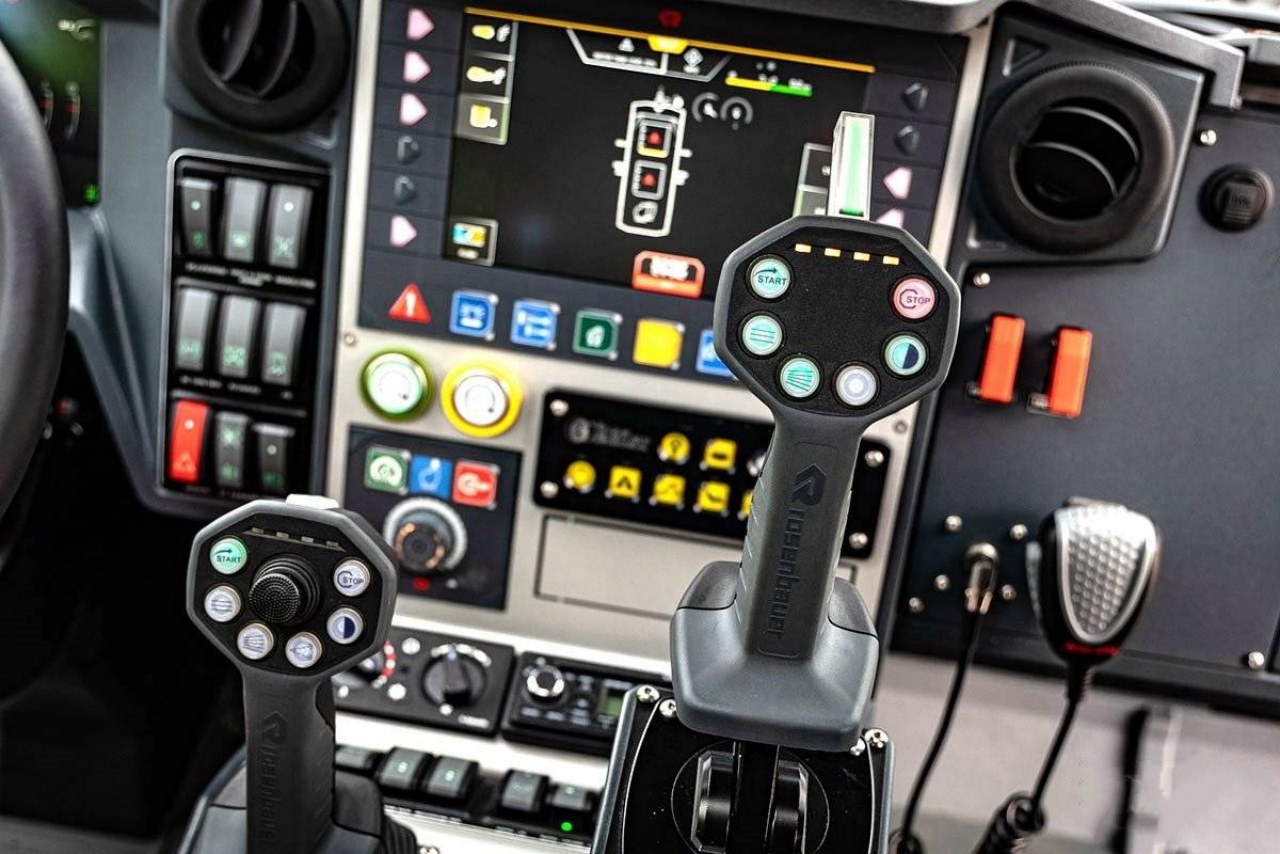 Airport Rescue Fire Fighting Truck (18)