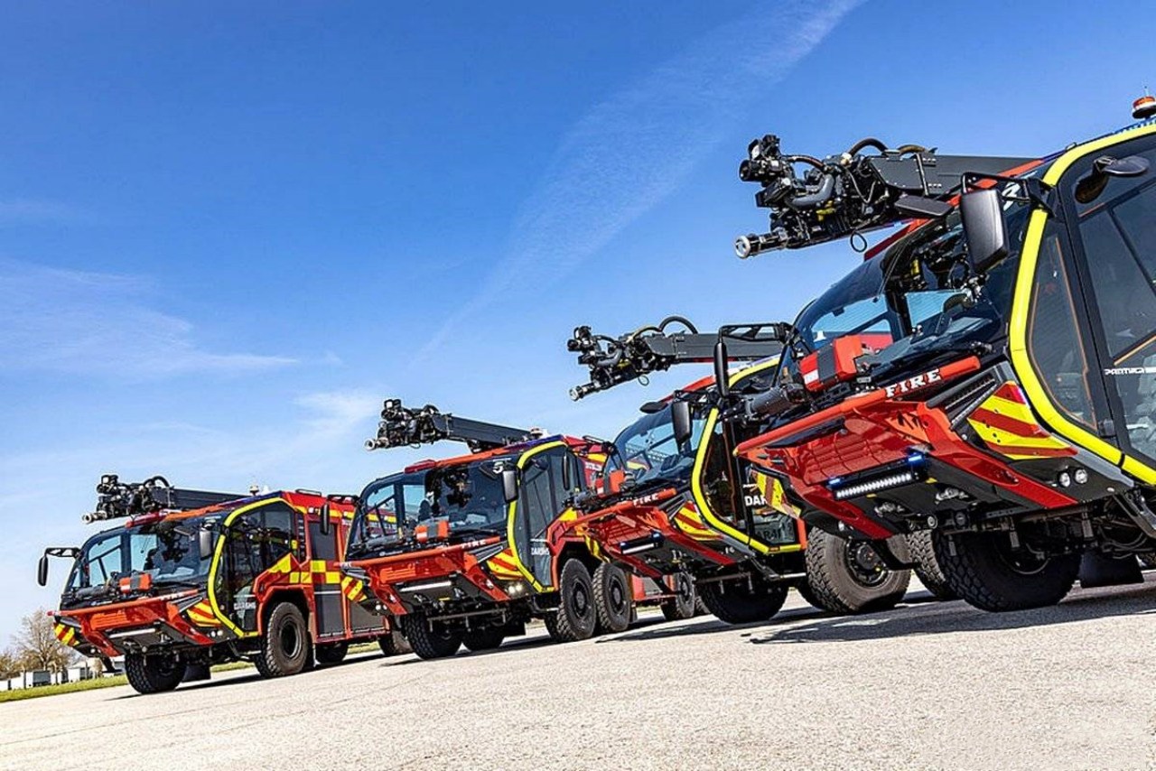 Airport Rescue Fire Fighting Truck (2)