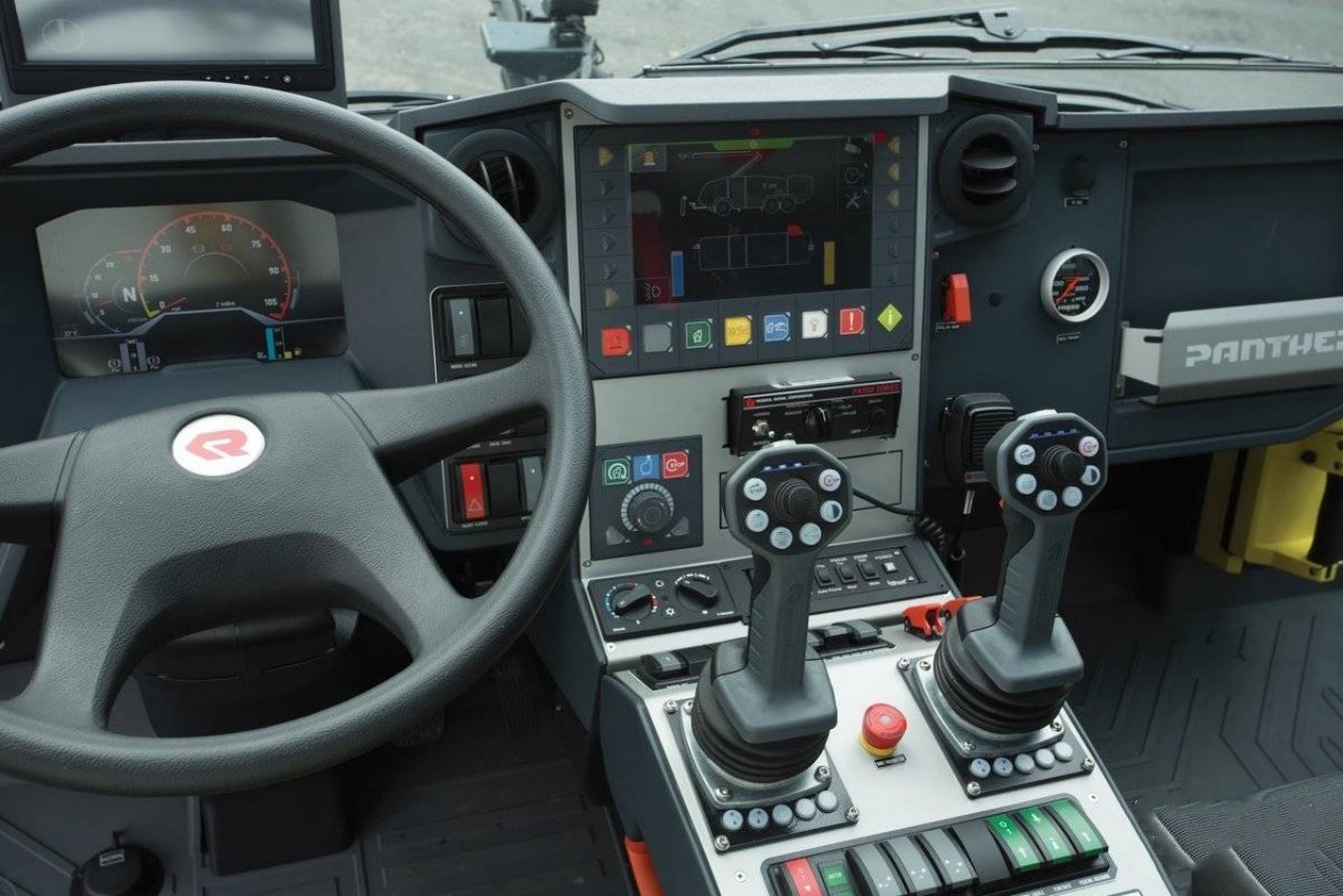 Airport Rescue Fire Fighting Truck (22)