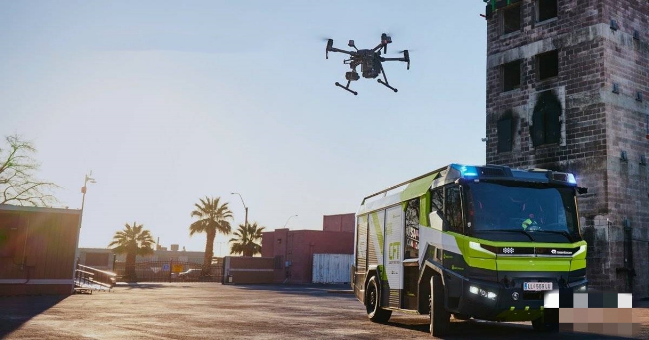 Airport Rescue Fire Fighting Truck (4)