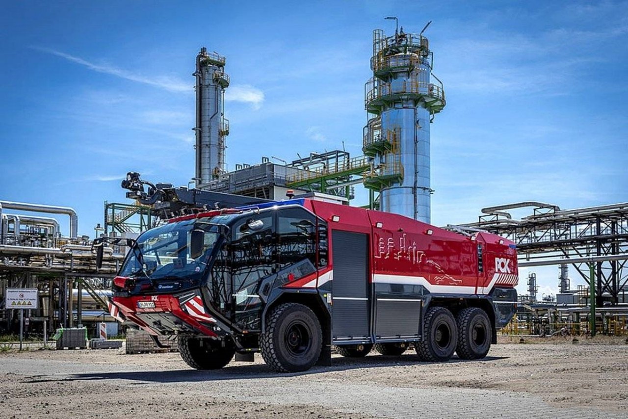 Airport Rescue Fire Fighting Truck (7)