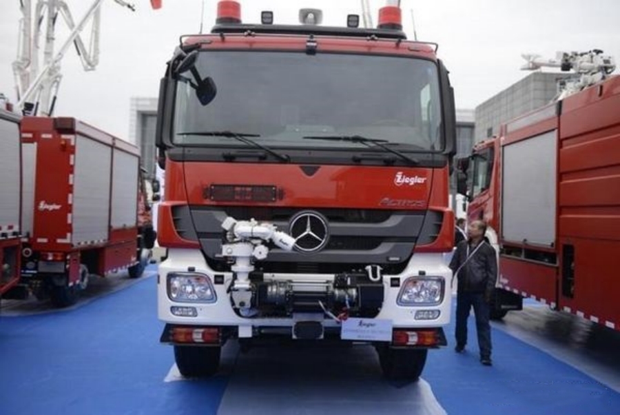 Can You Make a U-turn in Minutes The Ziegler Dual-cab Fire Truck is Here! (12)