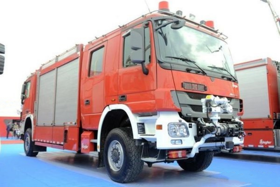 Can You Make a U-turn in Minutes The Ziegler Dual-cab Fire Truck is Here! (13)
