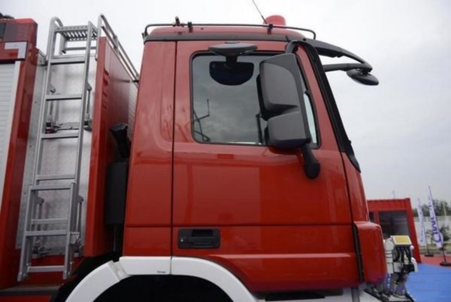 Can You Make a U-turn in Minutes The Ziegler Dual-cab Fire Truck is Here! (3)