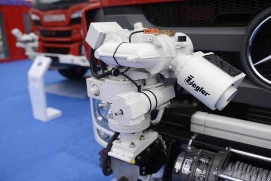 Can You Make a U-turn in Minutes The Ziegler Dual-cab Fire Truck is Here! (8)