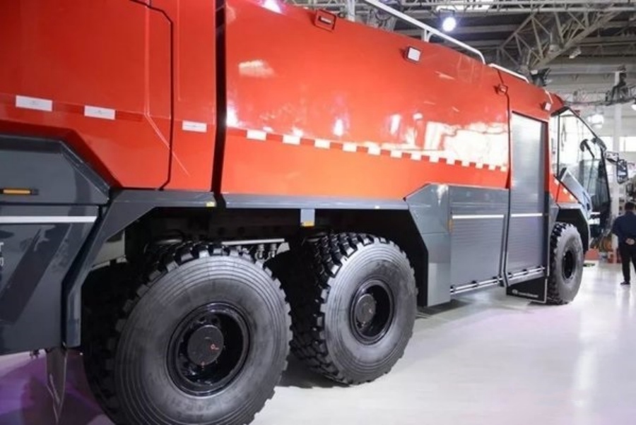Get up Close with the Rosenbauer Panther Airport Fire Truck (14)