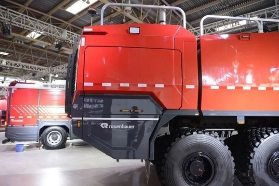 Get up Close with the Rosenbauer Panther Airport Fire Truck (15)
