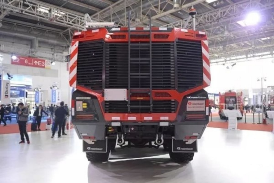 Get up Close with the Rosenbauer Panther Airport Fire Truck (16)