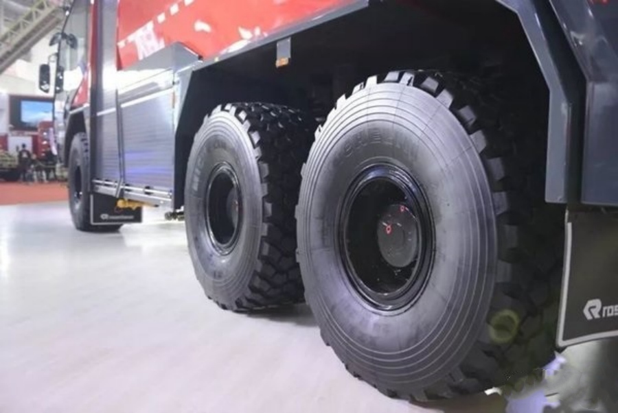 Get up Close with the Rosenbauer Panther Airport Fire Truck (18)