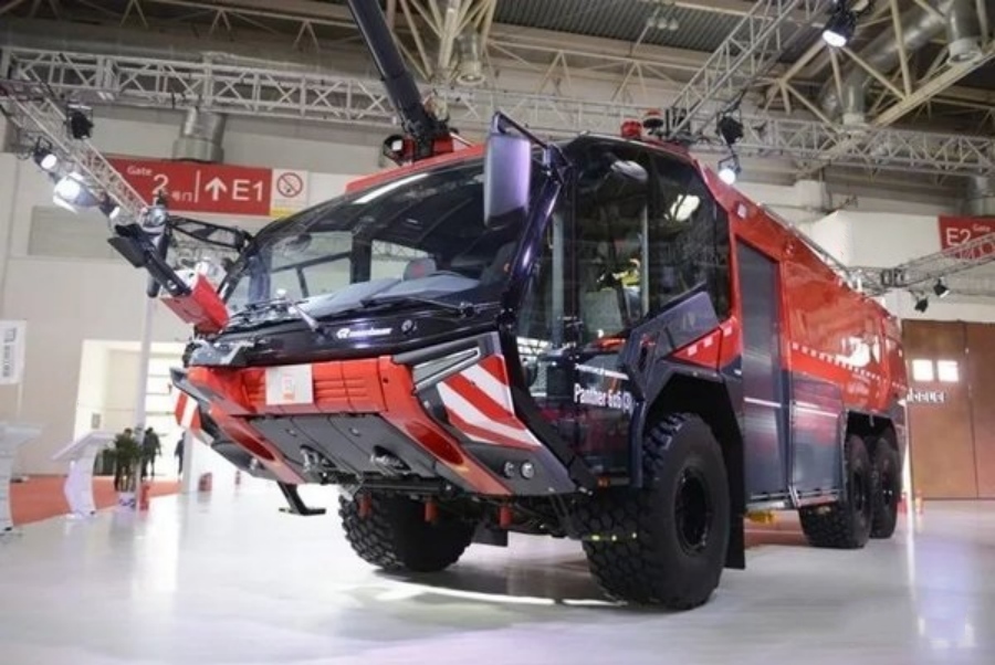 Get up Close with the Rosenbauer Panther Airport Fire Truck (2)