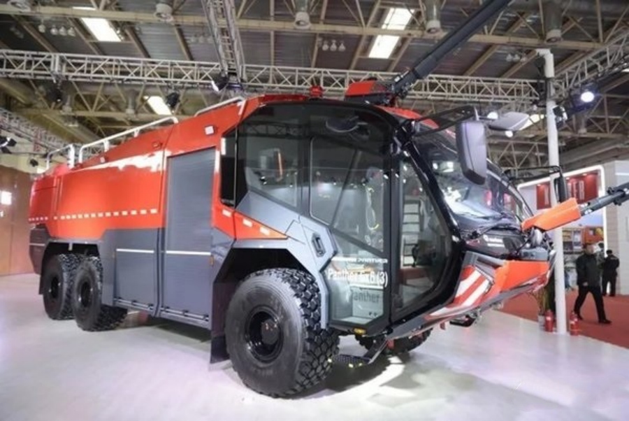Get up Close with the Rosenbauer Panther Airport Fire Truck (23)