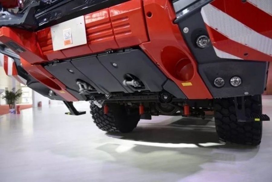 Get up Close with the Rosenbauer Panther Airport Fire Truck (6)